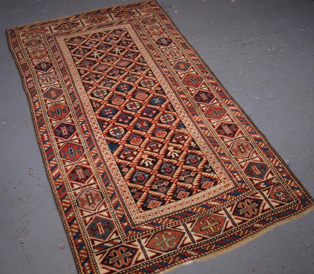 ANTIQUE CAUCASIAN DAGESTAN RUG, LATTICE DESIGN WITH HUMAN FIGURES, CIRCA 1880. View II