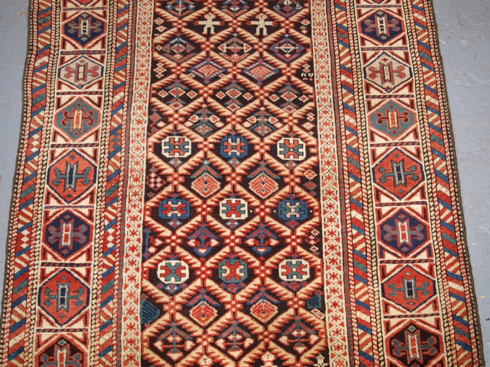 ANTIQUE CAUCASIAN DAGESTAN RUG, LATTICE DESIGN WITH HUMAN FIGURES, CIRCA 1880. View IV