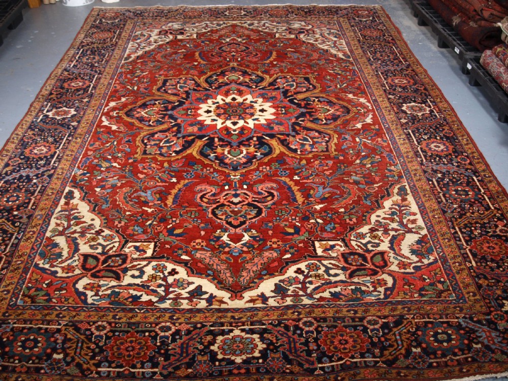 ANTIQUE AHAR HERIZ CARPET, CLASSIC DESIGN, SUPERB CONDITION, CIRCA 1900/20. View II