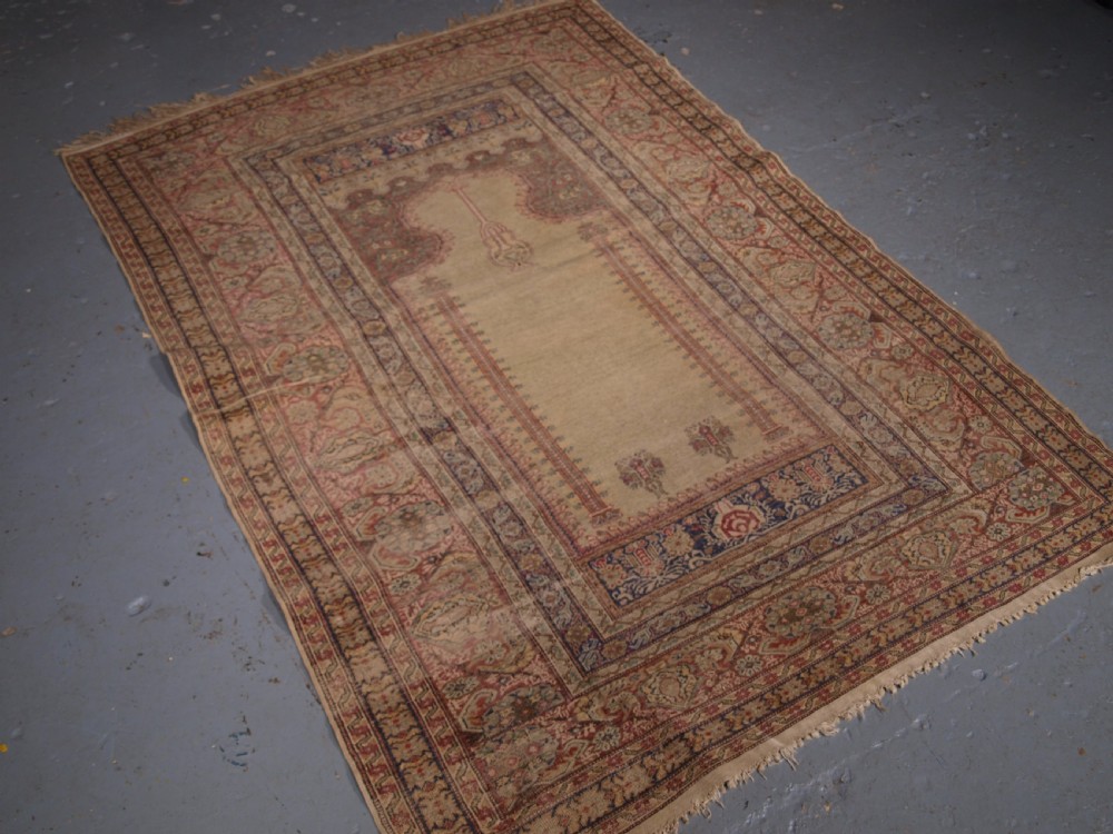 ANTIQUE TURKISH GHIORDES PRAYER RUG, CLASSIC DESIGN, 2ND HALF 19TH CENTURY. View II