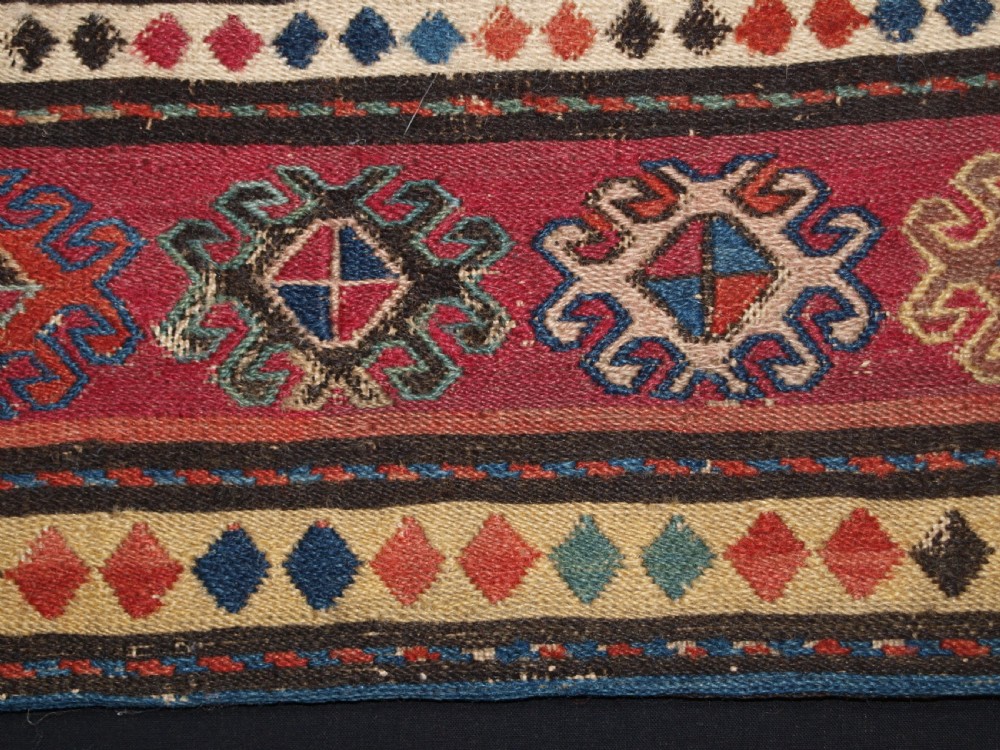 ANTIQUE SOUTH CAUCASIAN KHORJIN SADDLEBAG IN SOUMAK WEAVE, CIRCA 1900. A. View V