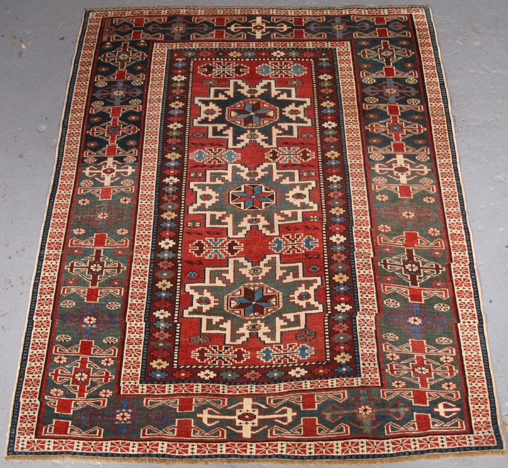 ANTIQUE EAST CAUCASIAN RUG WITH LESGHI STAR DESIGN, CIRCA 1890.