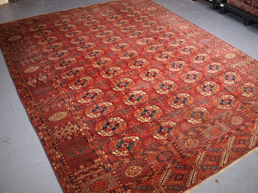ANTIQUE TEKKE TURKMEN MAIN CARPET, LARGE ROUND GULS, CIRCA 1880.