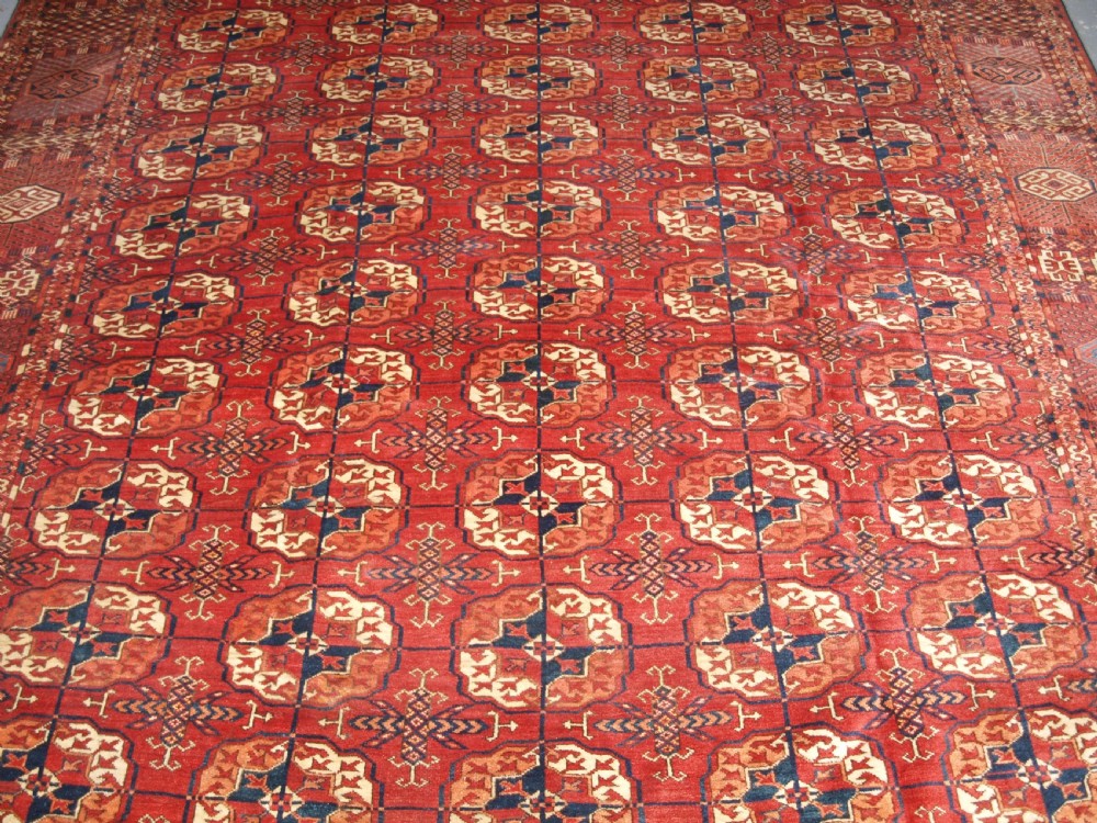 ANTIQUE TEKKE TURKMEN MAIN CARPET, LARGE ROUND GULS, CIRCA 1880. View IV