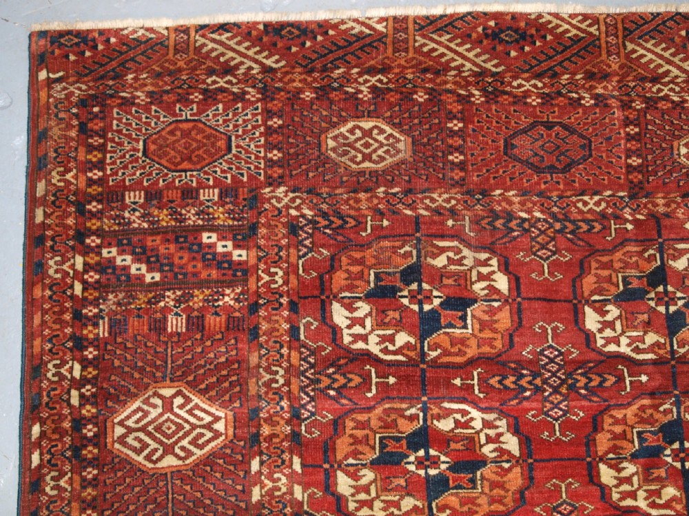 ANTIQUE TEKKE TURKMEN MAIN CARPET, LARGE ROUND GULS, CIRCA 1880. View VI