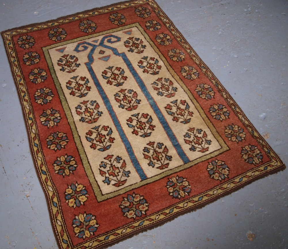 ANTIQUE TURKISH MANASTIR PRAYER RUG, RAMS HORN MIHRAB, CIRCA 1900. View II