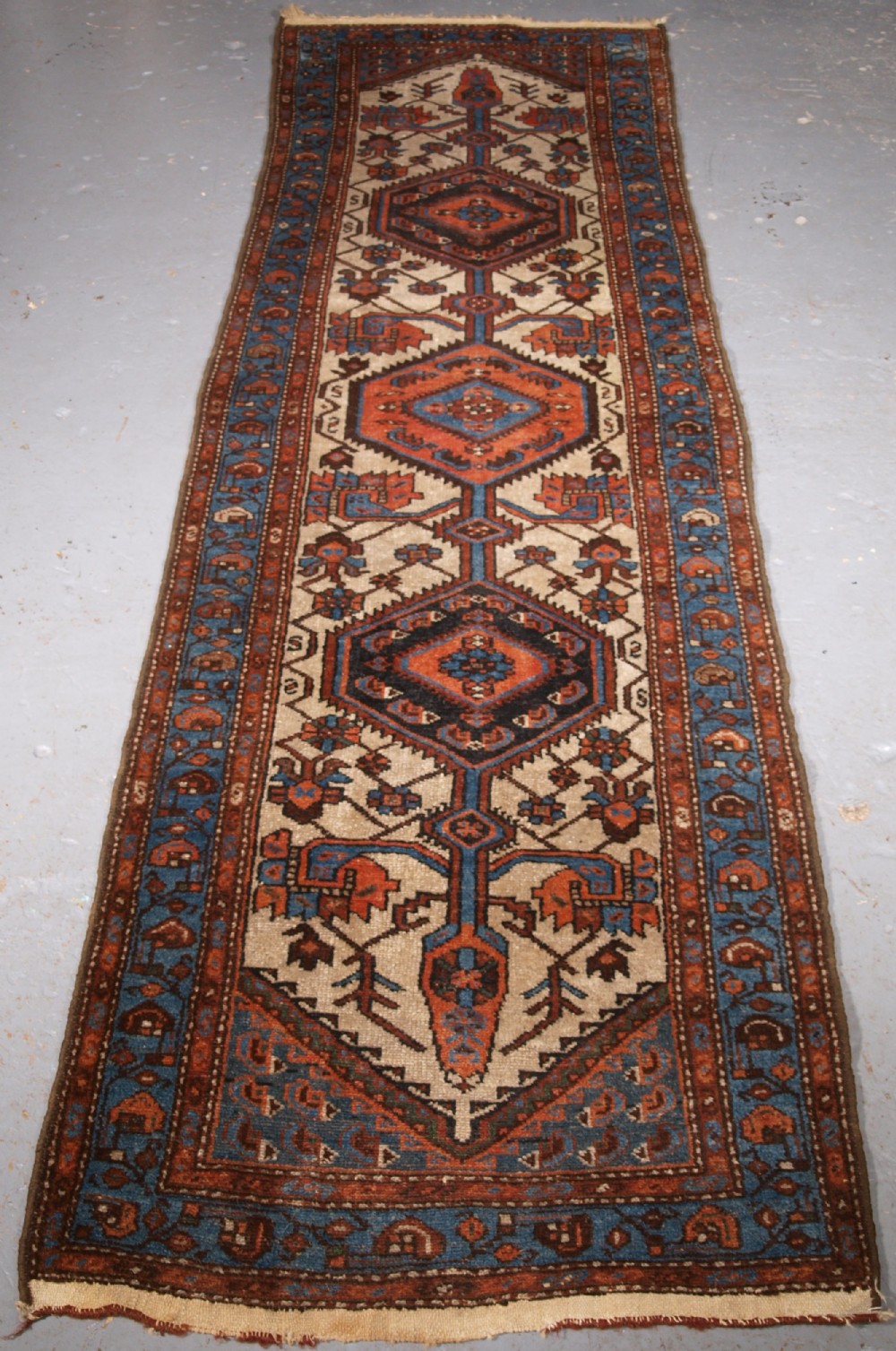 ANTIQUE KURDISH HAMADAN VILLAGE RUNNER, USEFUL NARROW SIZE, CIRCA 1920.