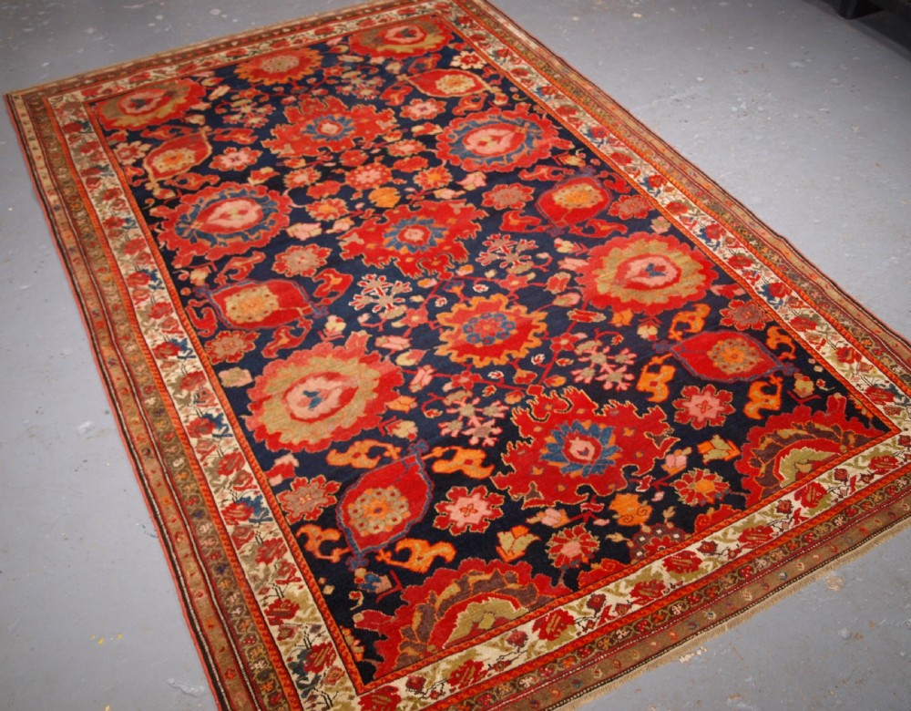 ANTIQUE MALAYER RUG, VERY FINE WEAVE WITH HARSHANG DESIGN, CIRCA 1900. View II