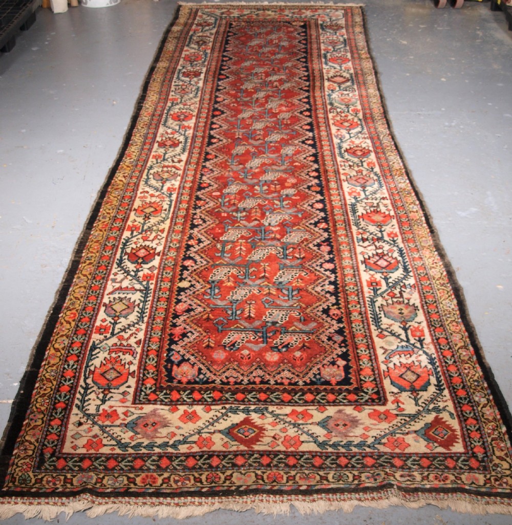 ANTIQUE MALAYER RUNNER OF LARGE SIZE, COUNTRY HOUSE STYLE, CIRCA 1900/20.