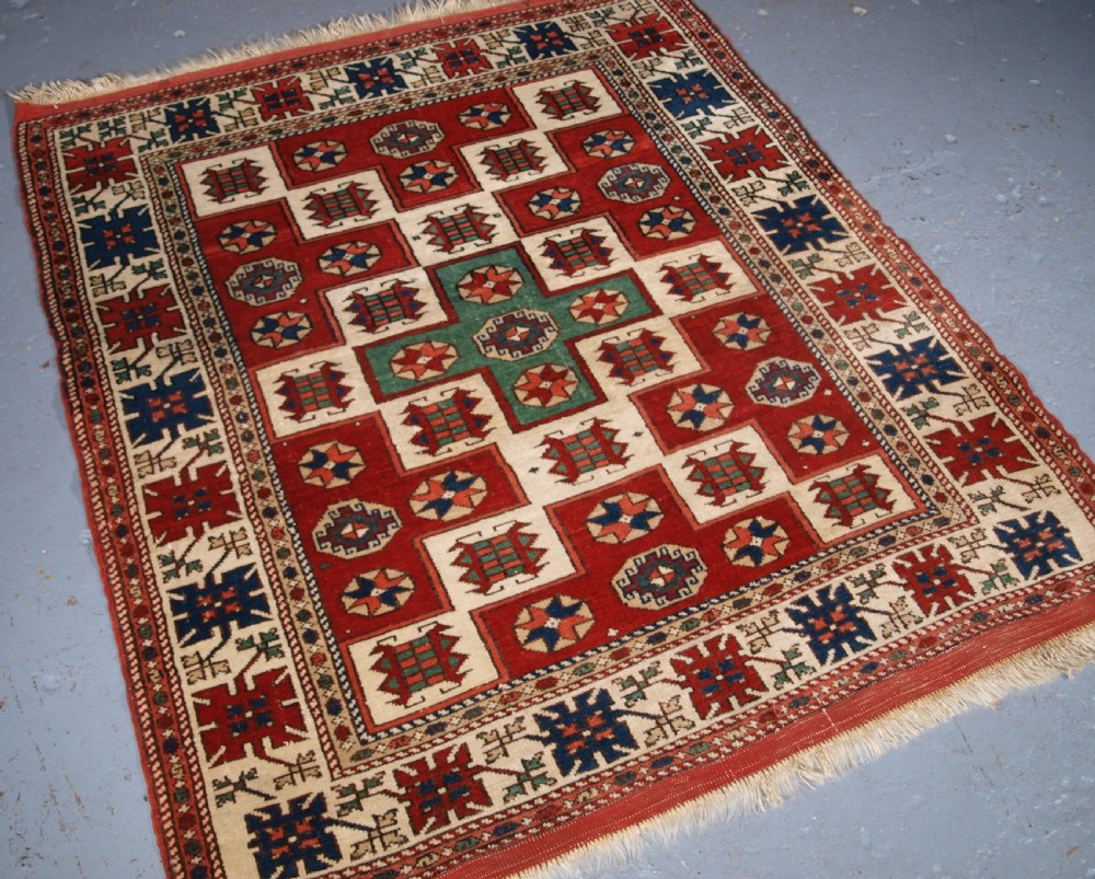 OLD TURKISH BERGAMA REGION RUG WITH TRADITIONAL DESIGN, CIRCA 1920. View II