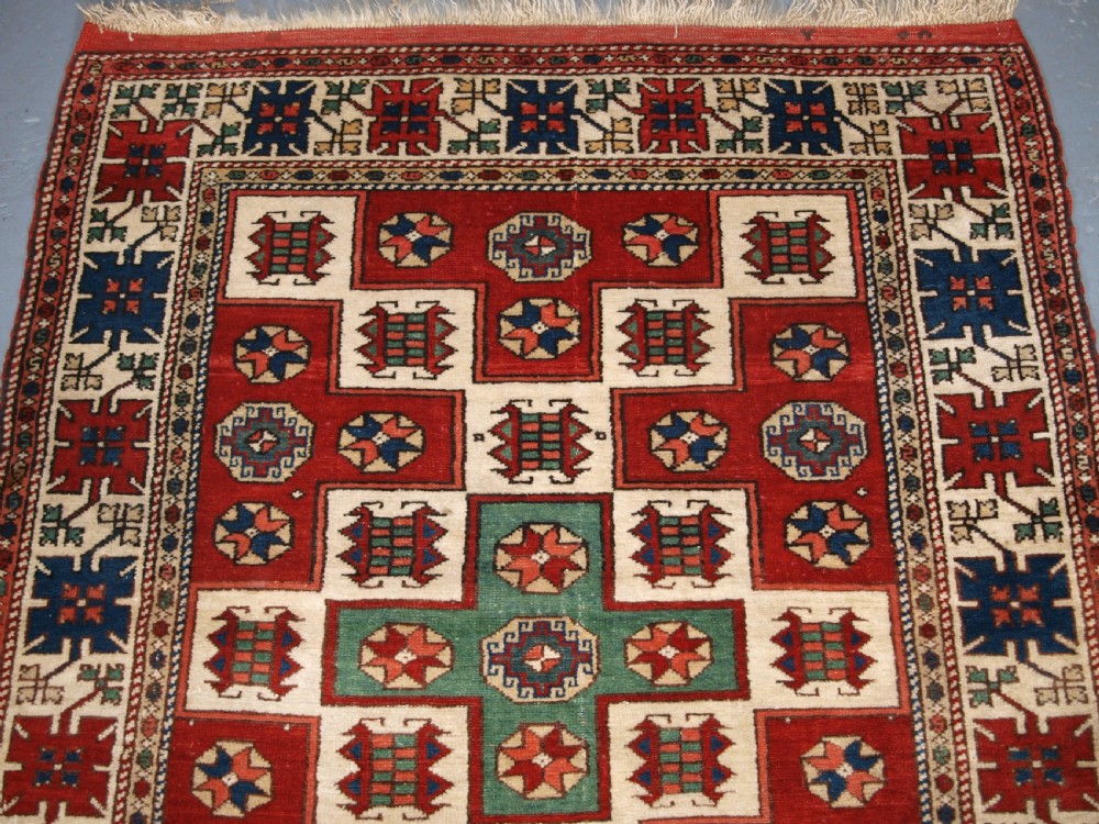 OLD TURKISH BERGAMA REGION RUG WITH TRADITIONAL DESIGN, CIRCA 1920. View III