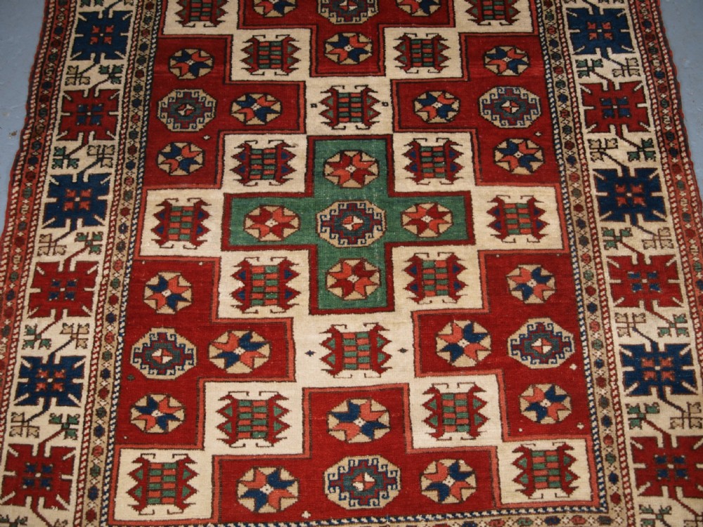 OLD TURKISH BERGAMA REGION RUG WITH TRADITIONAL DESIGN, CIRCA 1920. View IV