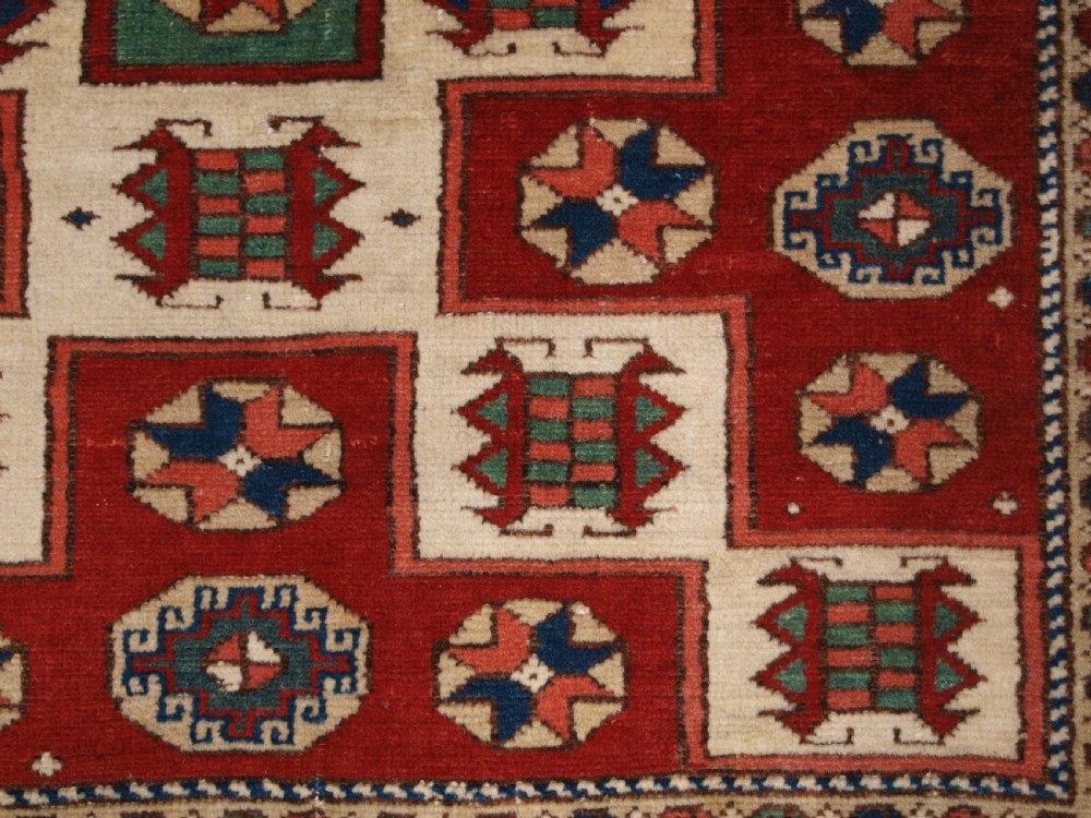 OLD TURKISH BERGAMA REGION RUG WITH TRADITIONAL DESIGN, CIRCA 1920. View X