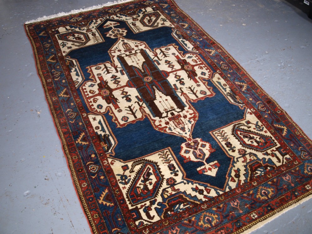 ANTIQUE HAMADAN REGION VILLAGE RUG, UNUSUAL DESIGN, CIRCA 1920. View II