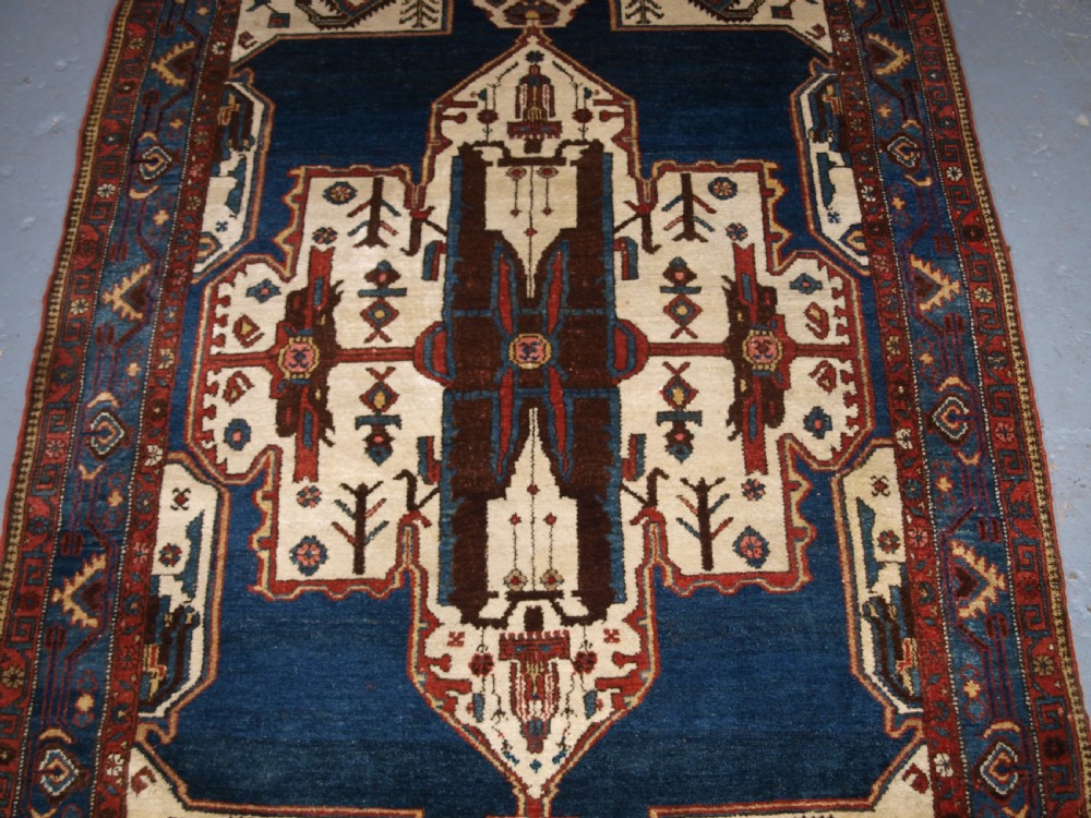 ANTIQUE HAMADAN REGION VILLAGE RUG, UNUSUAL DESIGN, CIRCA 1920. View IV