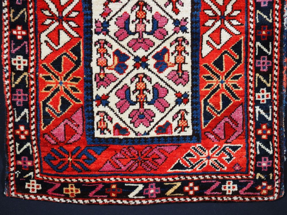 ANTIQUE SOUTH CAUCASIAN BAG WITH STRIPED PLAIN WEAVE BACK, CIRCA 1900. View III