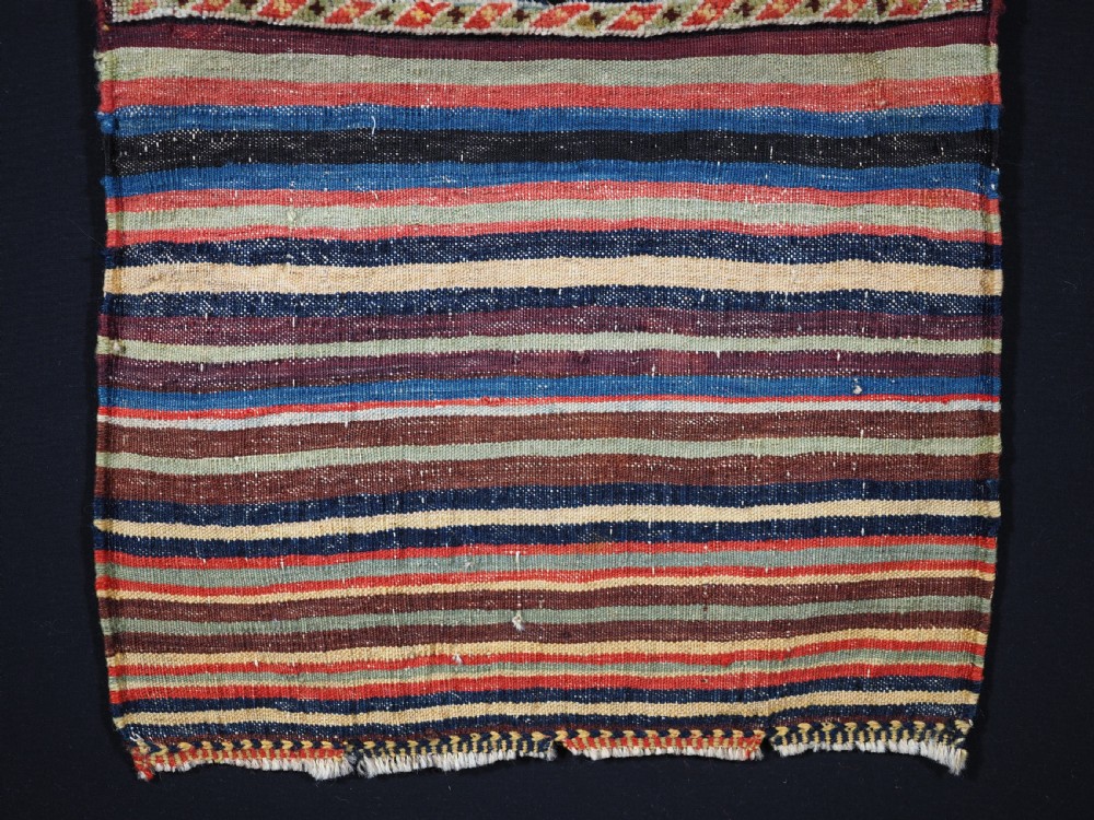 ANTIQUE TRIBAL QASHQAI BAG, HERATI DESIGN WITH STRIPED PLAIN WEAVE BACK, CIRCA 1880. View VII