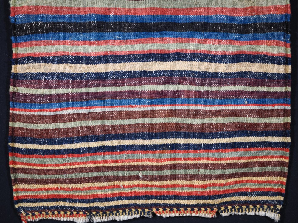 ANTIQUE TRIBAL QASHQAI BAG, HERATI DESIGN WITH STRIPED PLAIN WEAVE BACK, CIRCA 1880. View VIII