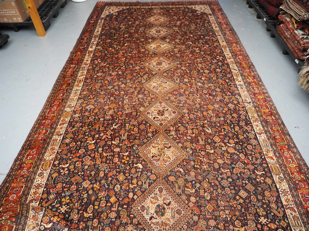 ANTIQUE KELLEH OR KHAN CARPET BY THE KHAMSEH TRIBE, VERY LARGE SIZE, CIRCA 1880.