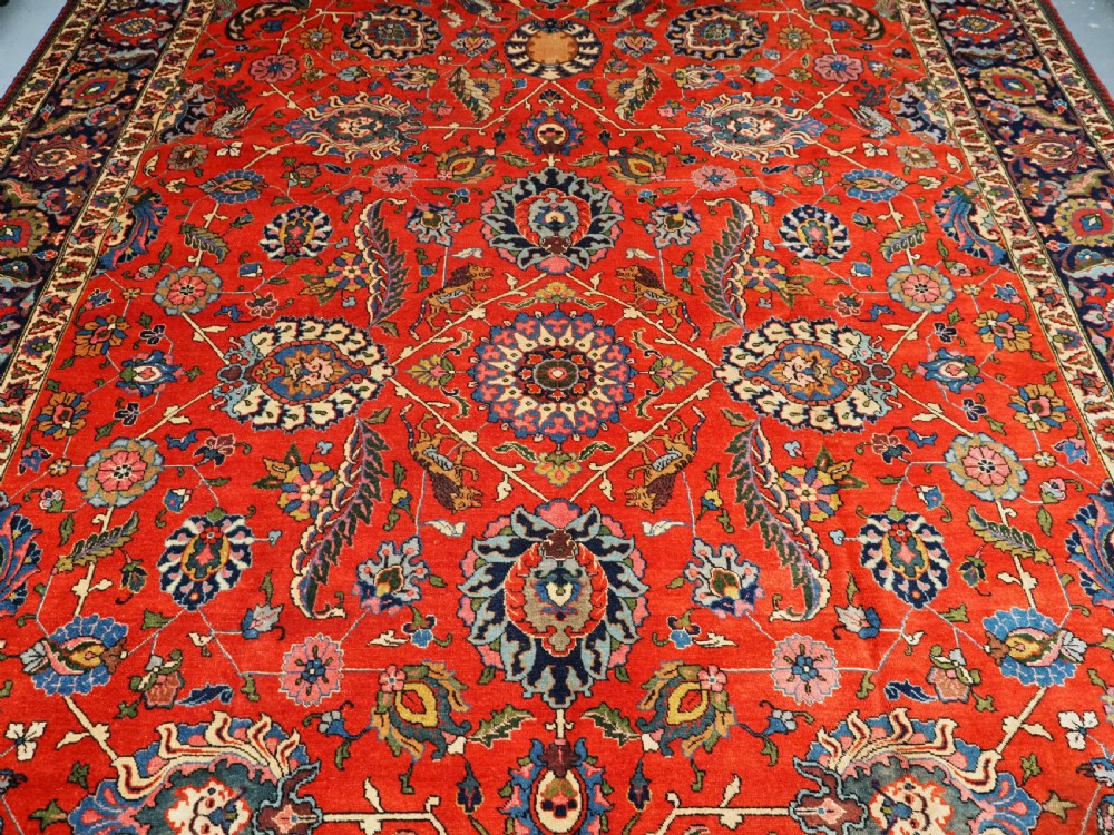 ANTIQUE TABRIZ CARPET WITH BIRDS AND LIONS, EXCELLENT CONDITION, CIRCA 1900/20. View IV