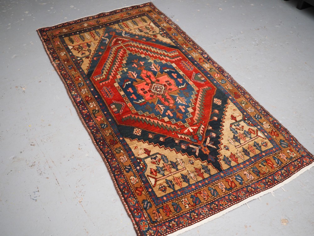 ANTIQUE HERIZ REGION VILLAGE RUG POSSIBLY BAKSHAISH, CIRCA 1900. View II