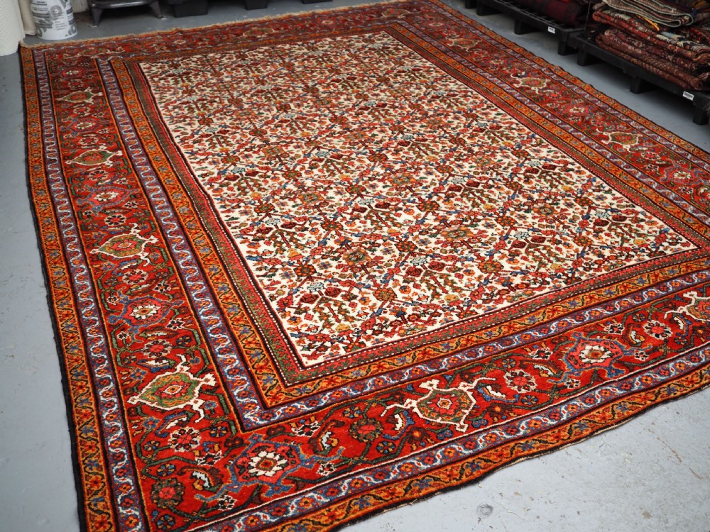 ANTIQUE FERAGHAN REGION VILLAGE CARPET, PERFECT CONDITION, CIRCA 1900/20.
