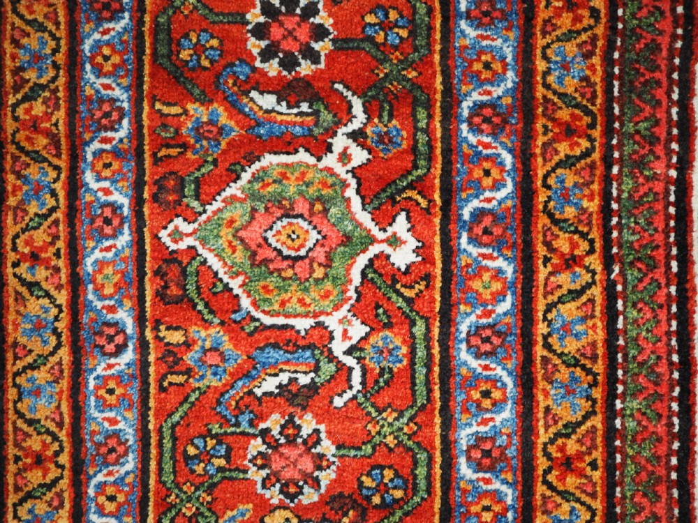 ANTIQUE FERAGHAN REGION VILLAGE CARPET, PERFECT CONDITION, CIRCA 1900/20. View III