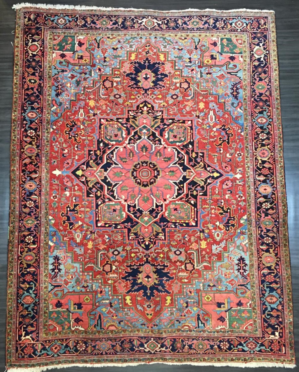 ANTIQUE HERIZ CARPET, COUNTRY HOUSE STYLE, GREAT COLOUR, CIRCA 1900.