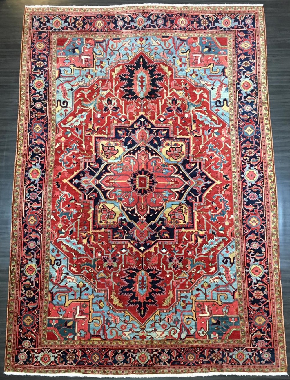 ANTIQUE COUNTRY HOUSE HERIZ CARPET WITH OUTSTANDING COLOUR, CIRCA 1900.