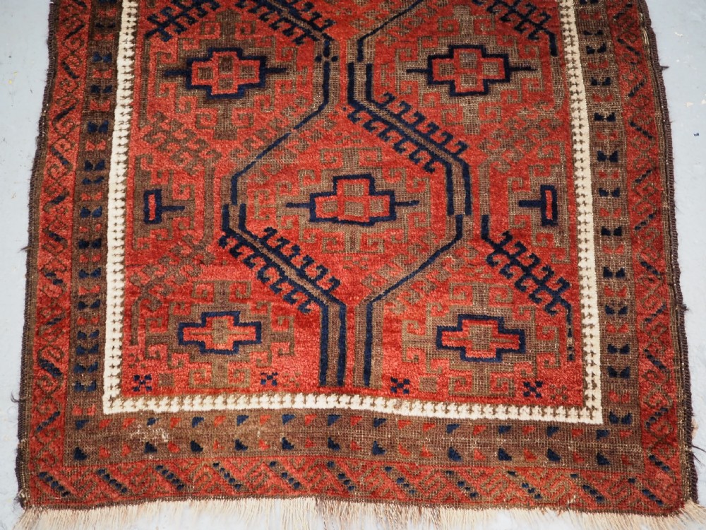 ANTIQUE BALUCH PRAYER RUG WITH LARGE LATTICE DESIGN, CIRCA 1900. View V