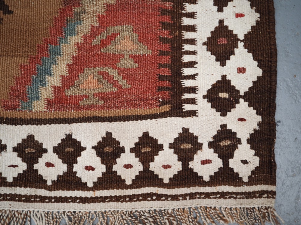 ANTIQUE SMALL TRIBAL KILIM BY THE LURI OR BAKHTIARI, CAMEL WOOL AND COTTON, CIRCA 1900. View VIII