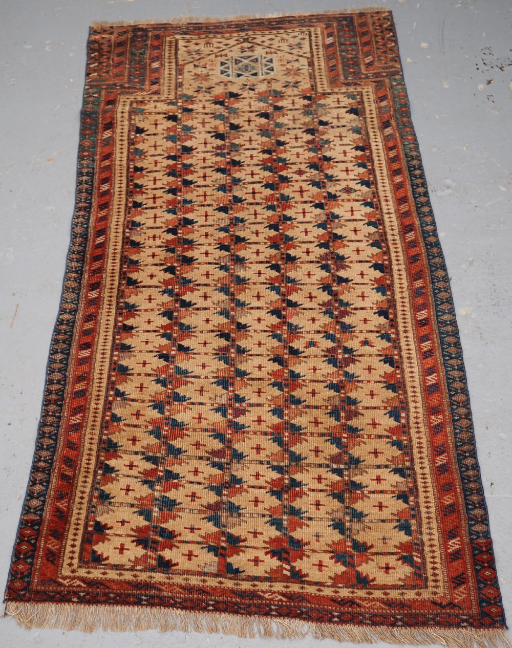 ANTIQUE PRAYER RUG BY THE ERSARI TURKMEN OF SCARCE TYPE, CIRCA 1890.
