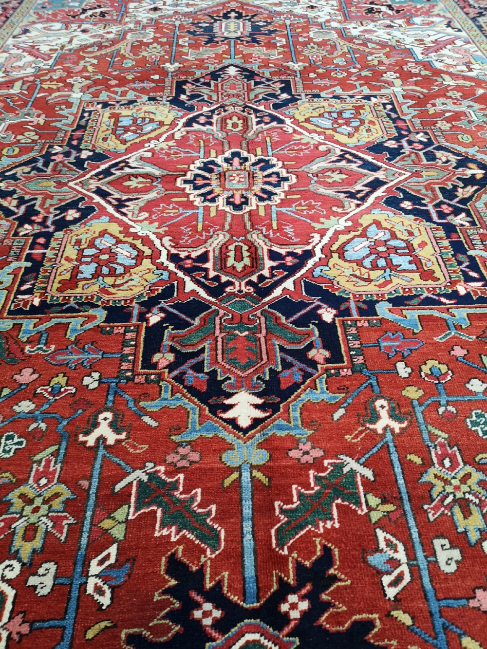 ANTIQUE HERIZ CARPET, SUPERB COLOUR AND CONDITION, CIRCA 1900. View VI