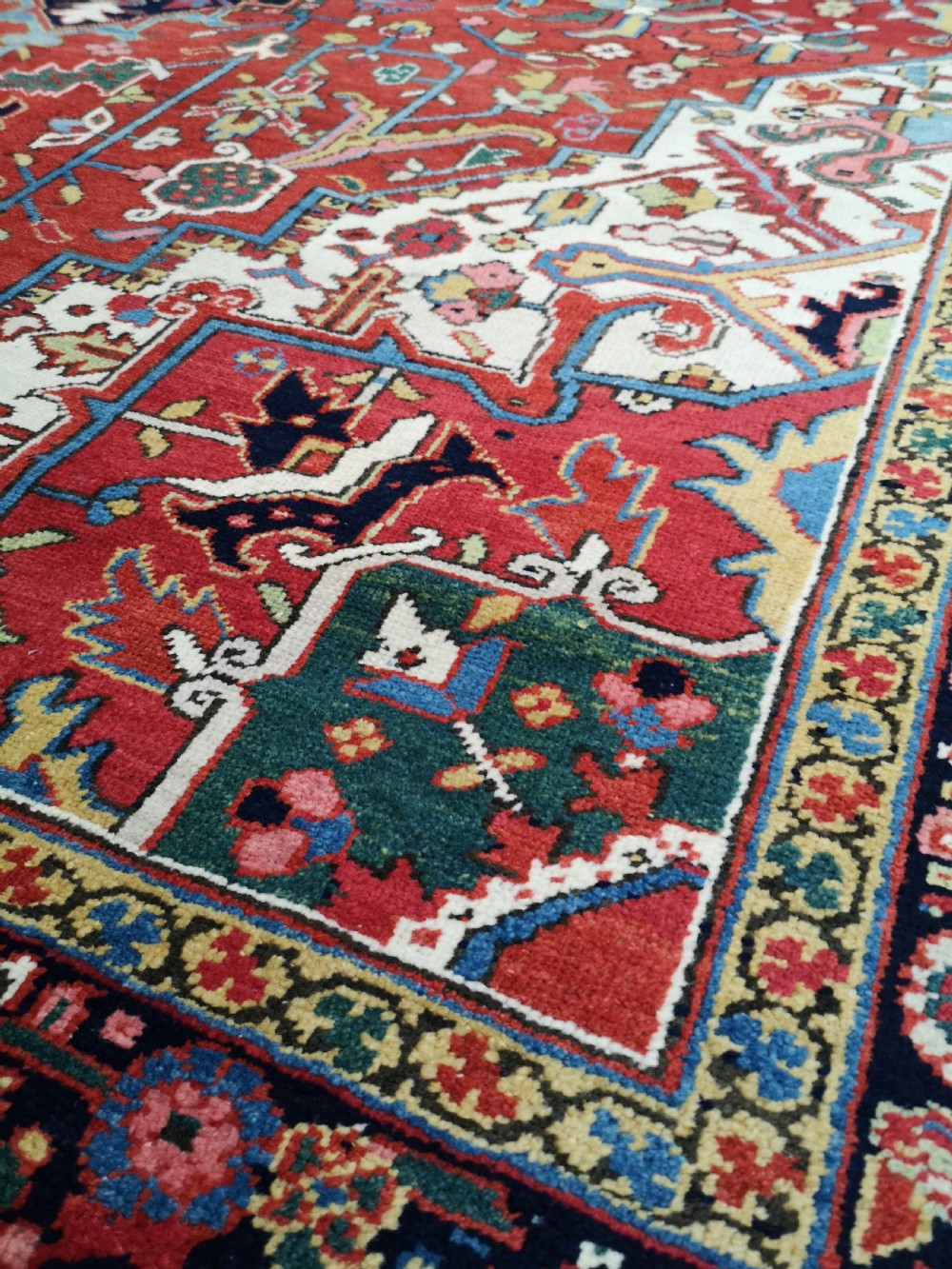 ANTIQUE HERIZ CARPET, SUPERB COLOUR AND CONDITION, CIRCA 1900. View VII