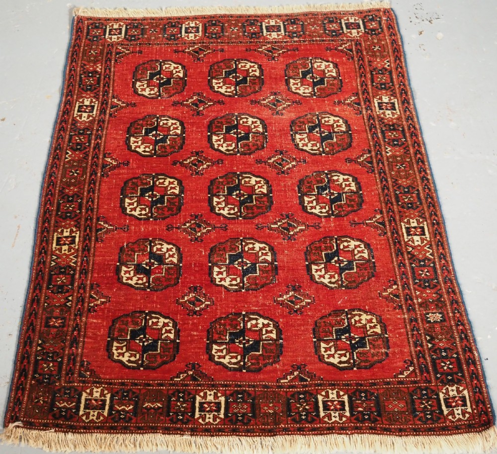 ANTIQUE YOMUT TURKMEN RUG WITH UNUSUAL BORDER DESIGN, CIRCA 1900.