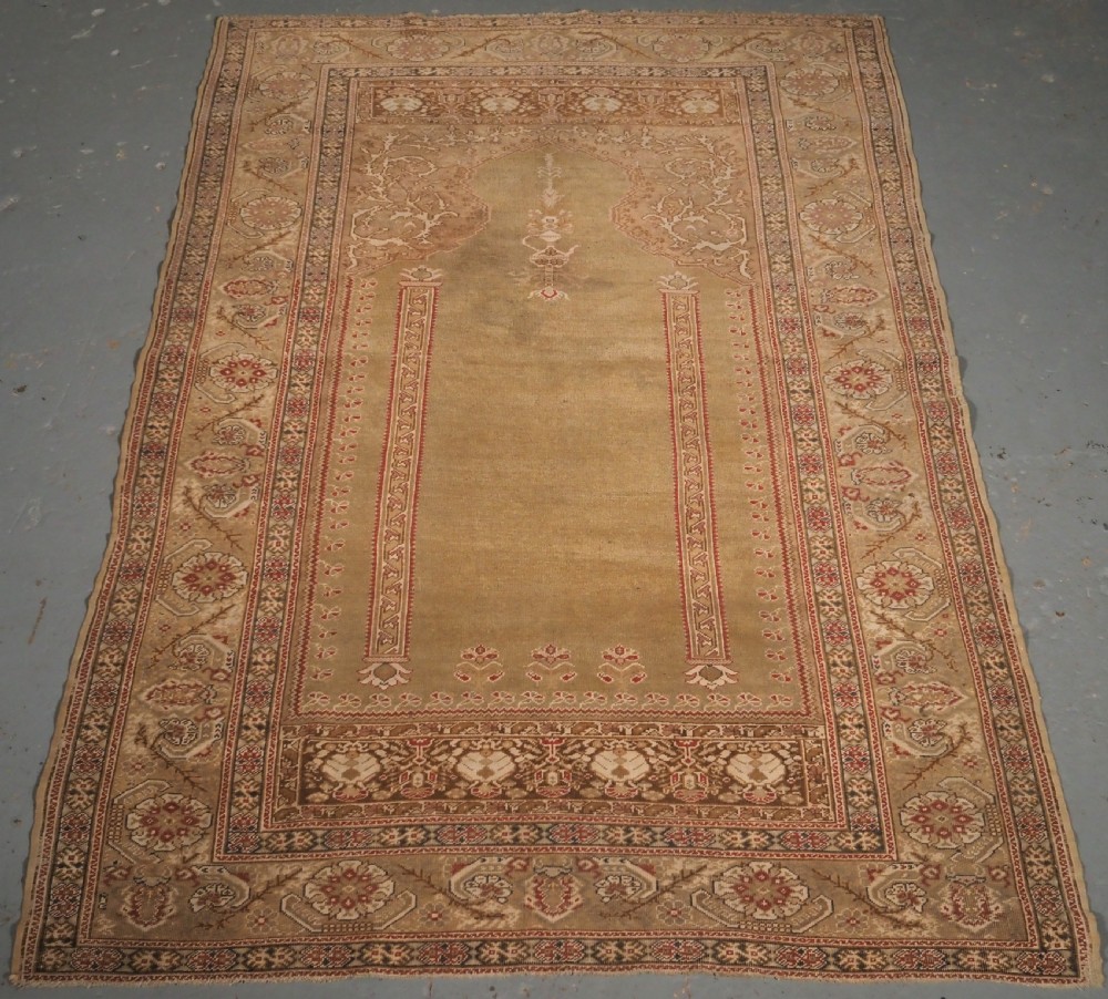 ANTIQUE TURKISH GHIORDES PRAYER RUG, GREEN GROUND, EARLY 19TH CENTURY.