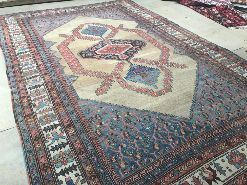 ANTIQUE BAKSHAISH VILLAGE CARPET, LARGE SIZE WITH CAMEL GROUND, CIRCA 1880.