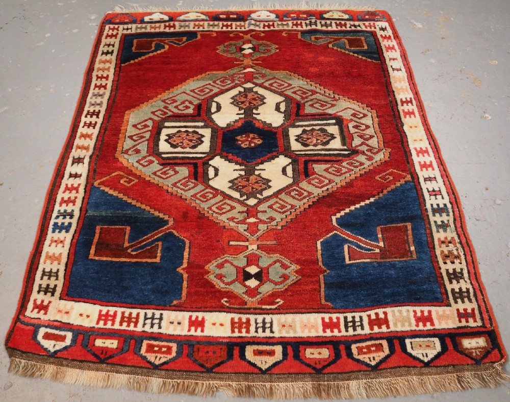 ANTIQUE TURKISH KARAPINAR RUG, CLASSIC DESIGN, 19TH CENTURY.