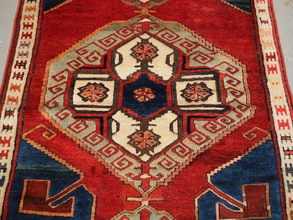 ANTIQUE TURKISH KARAPINAR RUG, CLASSIC DESIGN, 19TH CENTURY. View IV