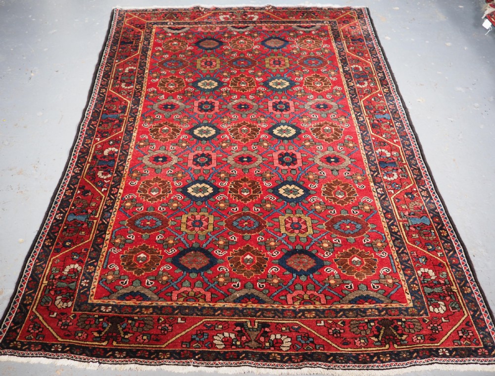 ANTIQUE BAKHTIARI RUG WITH MINA KHANI DESIGN, CIRCA 1900.