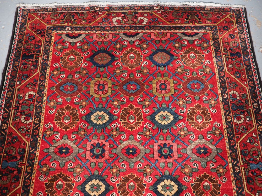ANTIQUE BAKHTIARI RUG WITH MINA KHANI DESIGN, CIRCA 1900. View III