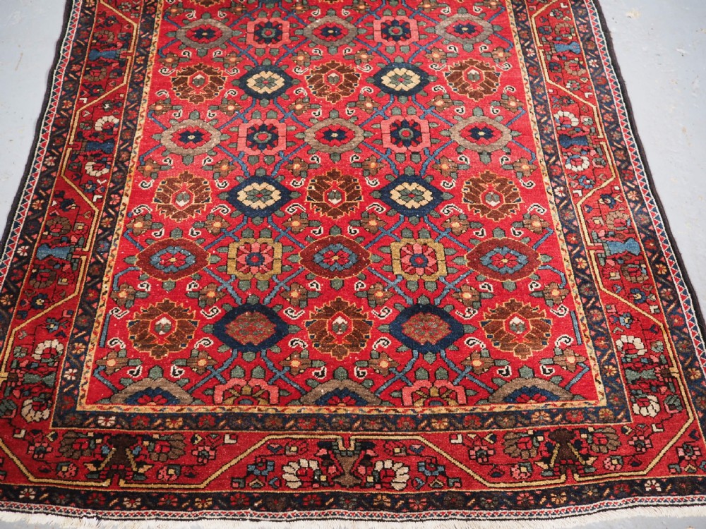 ANTIQUE BAKHTIARI RUG WITH MINA KHANI DESIGN, CIRCA 1900. View V
