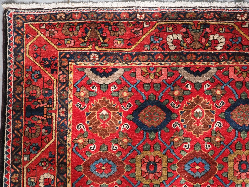 ANTIQUE BAKHTIARI RUG WITH MINA KHANI DESIGN, CIRCA 1900. View VI