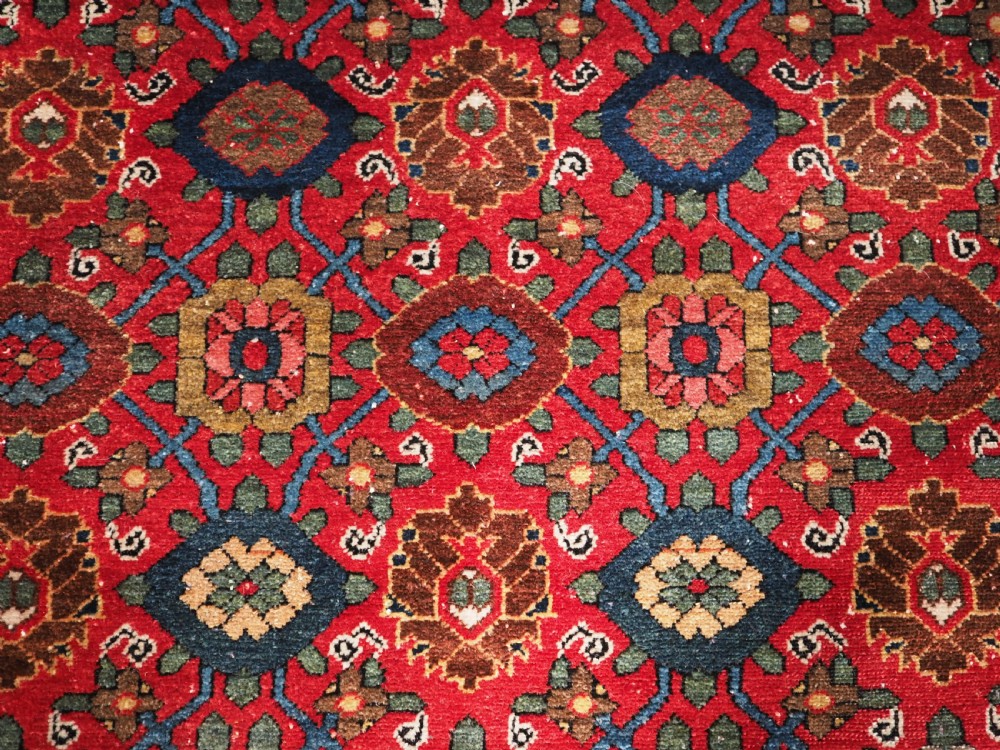 ANTIQUE BAKHTIARI RUG WITH MINA KHANI DESIGN, CIRCA 1900. View VIII