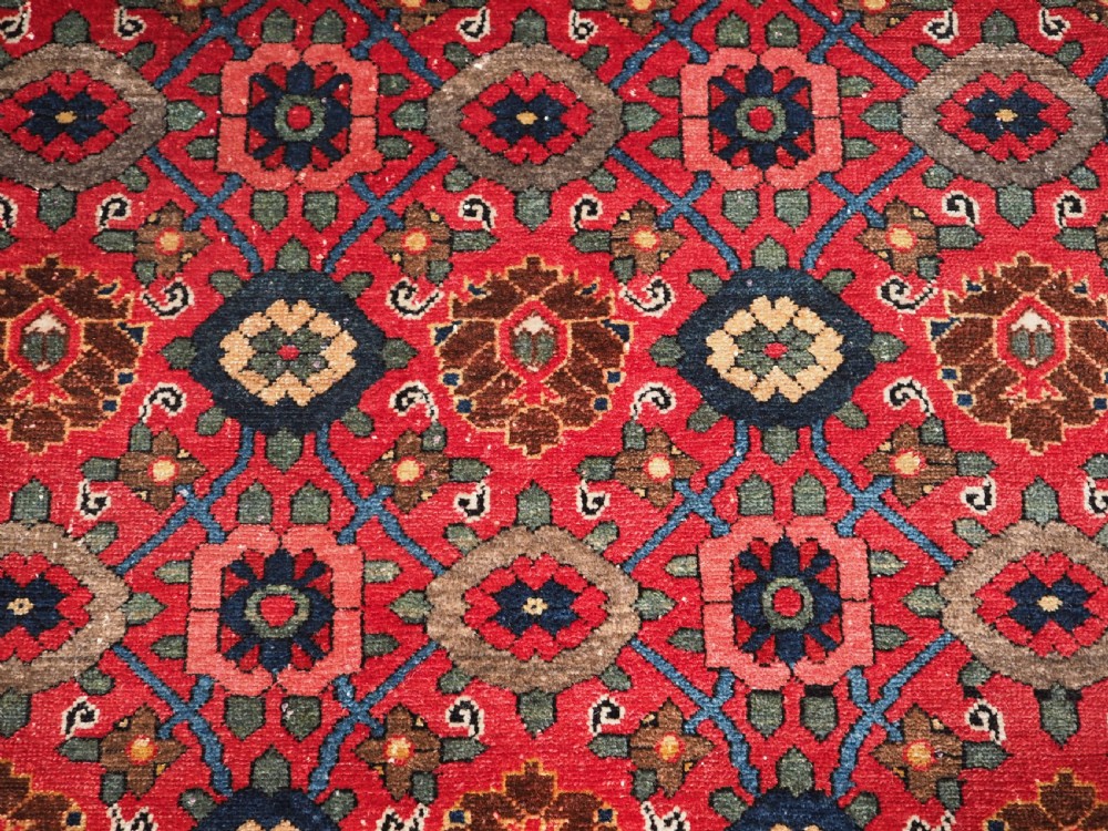 ANTIQUE BAKHTIARI RUG WITH MINA KHANI DESIGN, CIRCA 1900. View IX