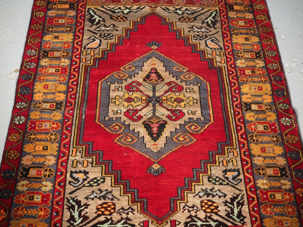 OLD TURKISH VILLAGE RUG, TRADITIONAL DESIGN, CIRCA 1930. View IV