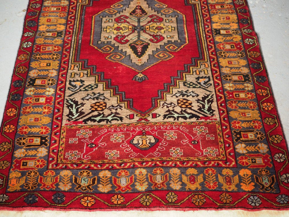 OLD TURKISH VILLAGE RUG, TRADITIONAL DESIGN, CIRCA 1930. View V