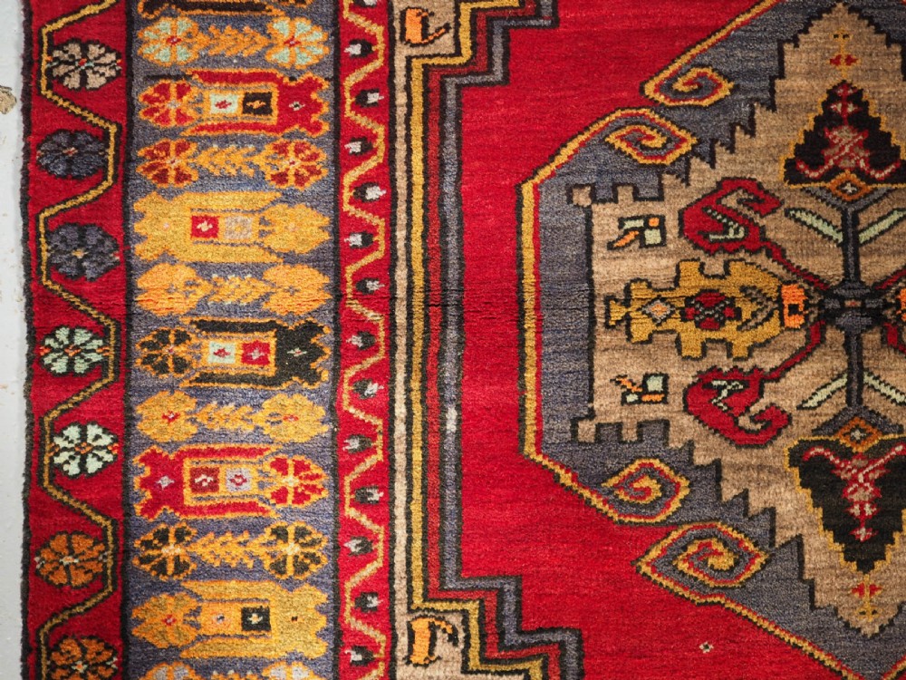 OLD TURKISH VILLAGE RUG, TRADITIONAL DESIGN, CIRCA 1930. View VII