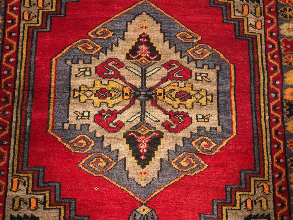 OLD TURKISH VILLAGE RUG, TRADITIONAL DESIGN, CIRCA 1930. View IX