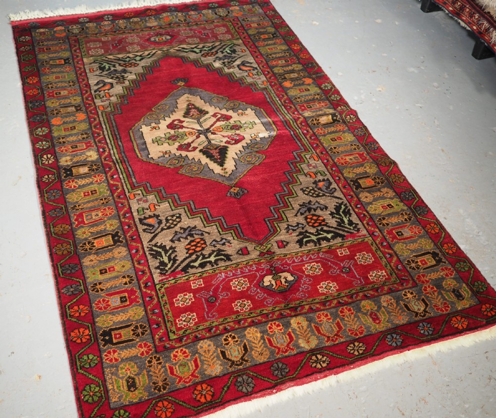 OLD CENTRAL ANATOLIAN TURKISH VILLAGE RUG, SINGLE MEDALLION, CIRCA 1930. View II
